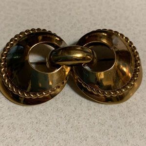 Vintage Lisner gold tone broach (297)